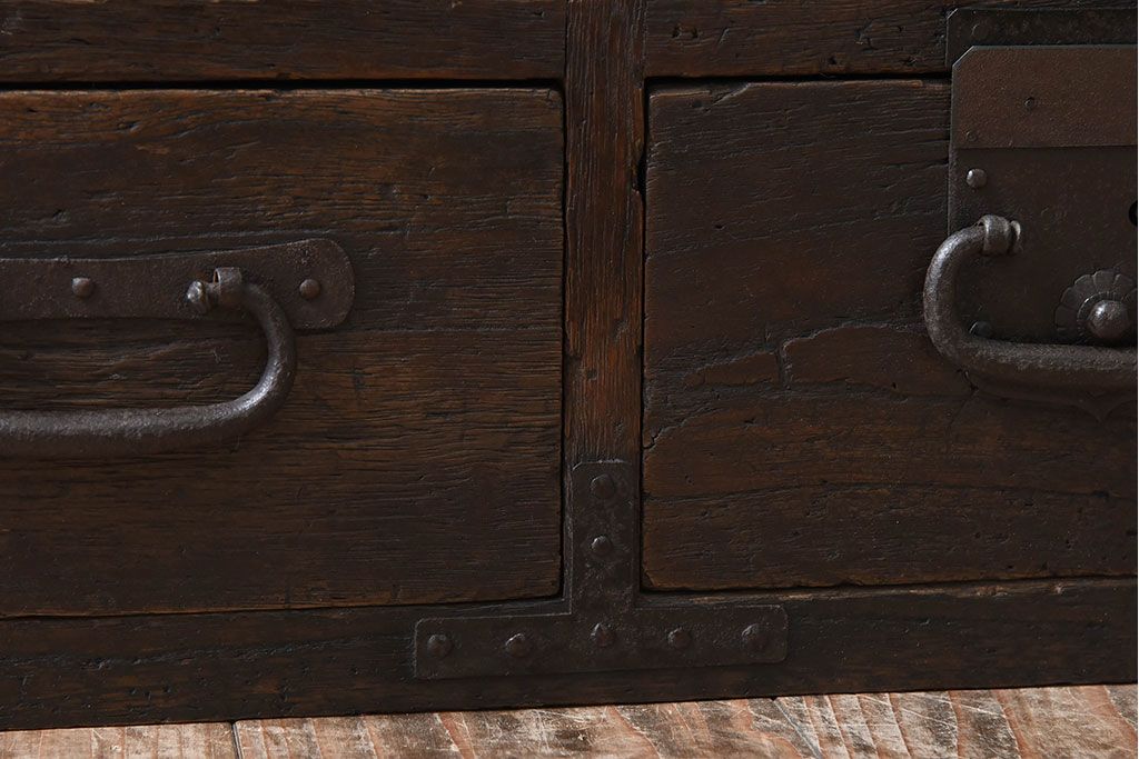 アンティーク家具　総桐材　金具付き!アンティーク縦型小引き出し