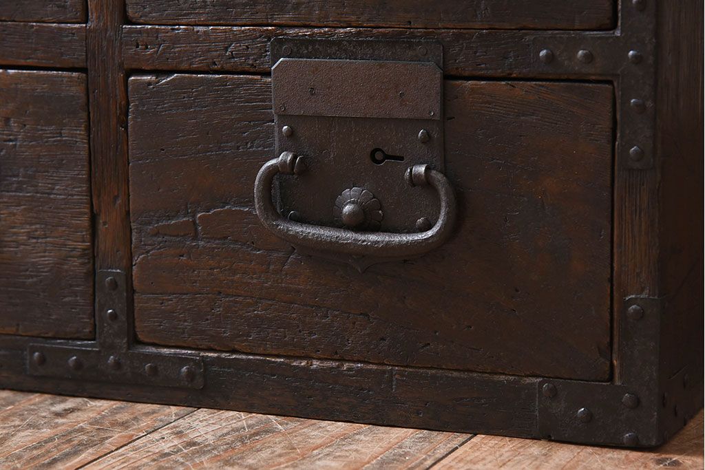 アンティーク家具　総桐材　金具付き!アンティーク縦型小引き出し