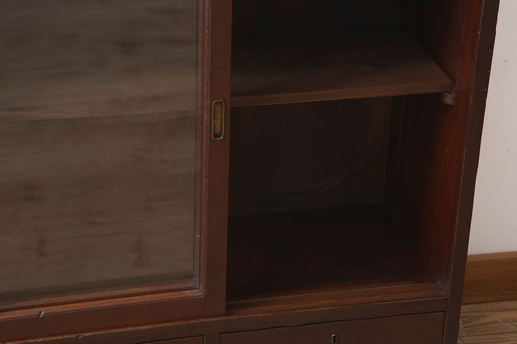 アンティーク家具　杉材製　小ぶりなアンティーク本箱