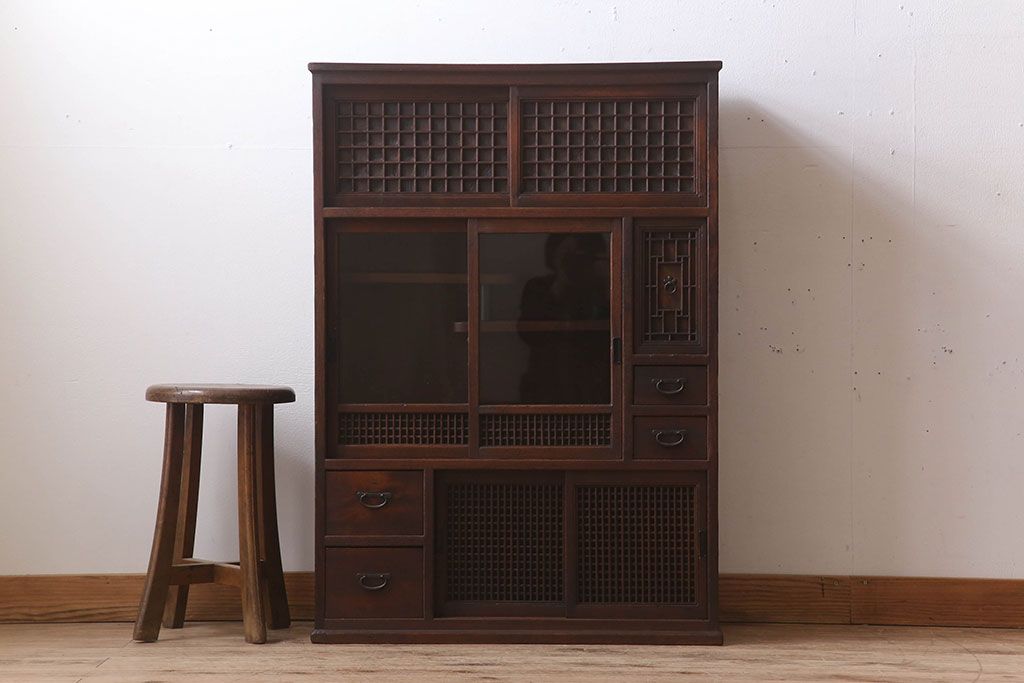 アンティーク家具　高級品　意匠が素晴らしい　アンティーク茶箪笥