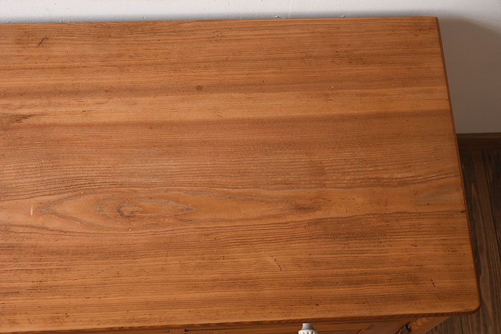 アンティーク家具　パイン材製　イギリスアンティークのサイドボード