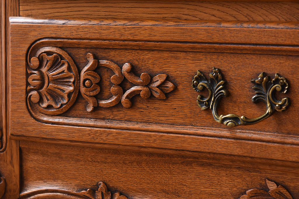 ヴィンテージ家具　フランスビンテージ　オーク材製　美しい彫刻入りのサイドキャビネット