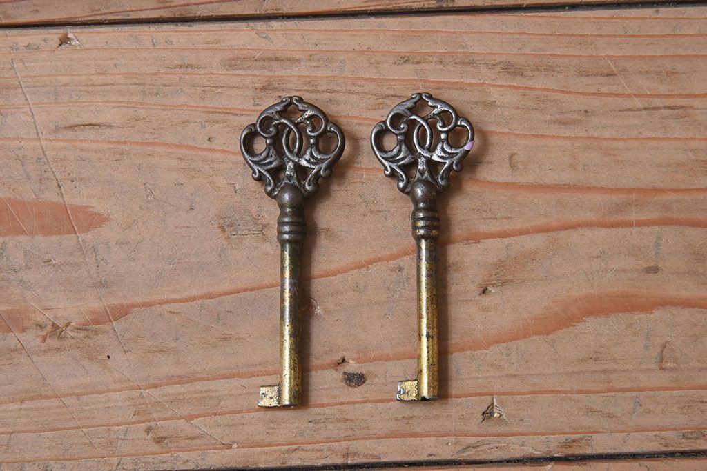 ヴィンテージ家具　フランスビンテージ　オーク材製　彫刻入りガラスケース(ショーケース)