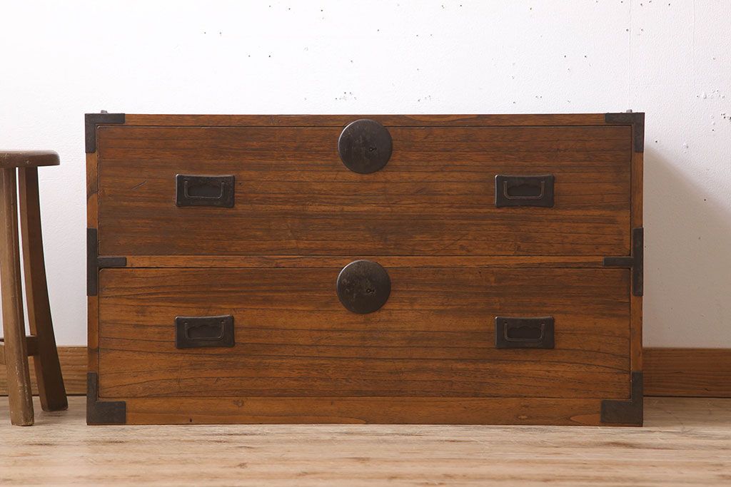 アンティーク家具　シンプルな古い木製の箪笥ローボード(衣装箪笥)