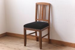 アンティーク家具　クッション座面　栗材製のシンプルなアンティークチェア