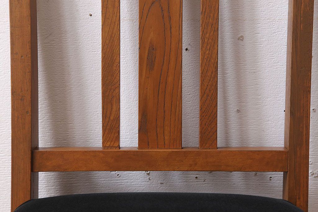 アンティーク家具　クッション座面　栗材製のシンプルなアンティークチェア