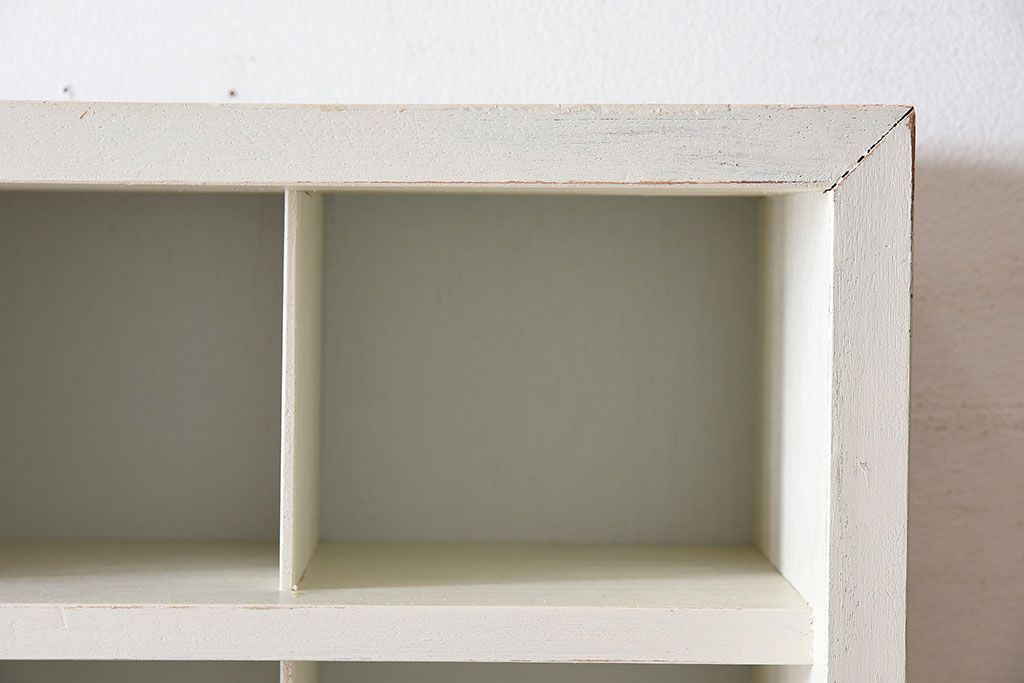 アンティーク家具　アンティークペイント　マス目棚付き!縦型キャビネット(収納棚、飾り棚)