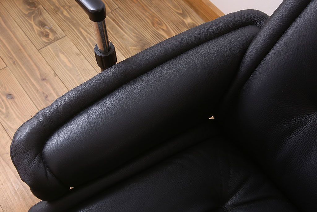 中古美品　EKORNES(エコーネス)　ロイヤルシリーズ　ストレスレスチェア・オットマン(テーブル付き)