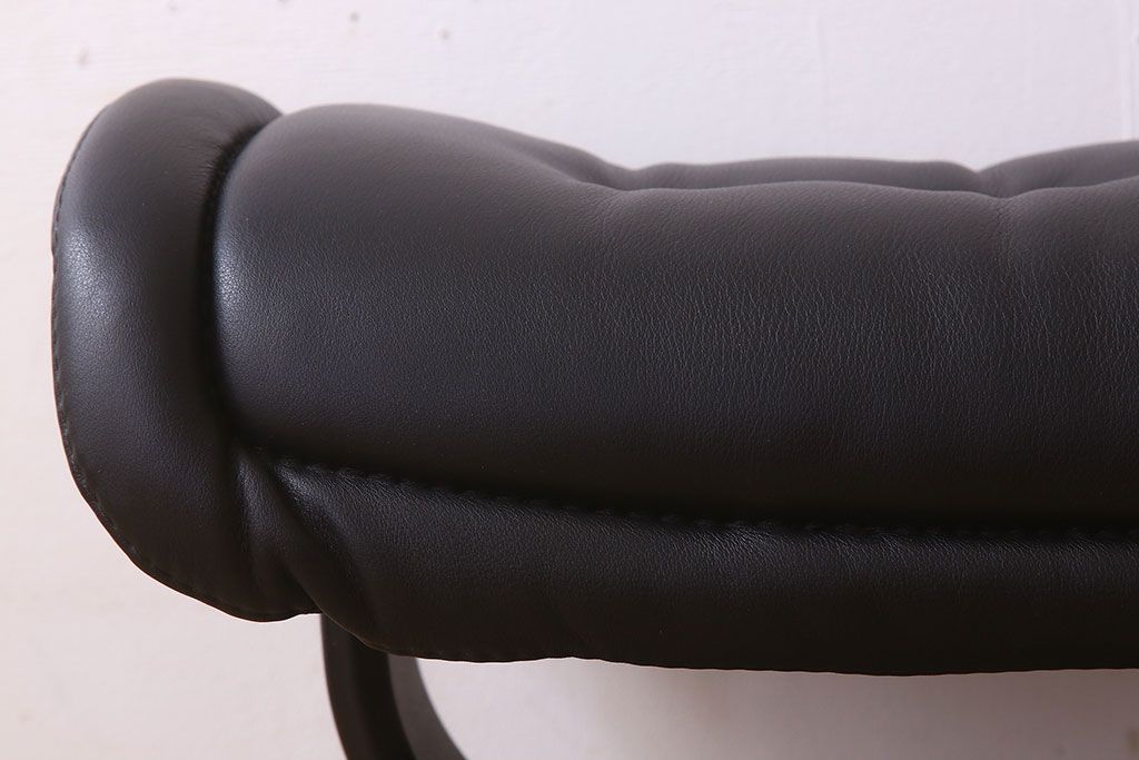 中古美品　EKORNES(エコーネス)　ロイヤルシリーズ　ストレスレスチェア・オットマン(テーブル付き)