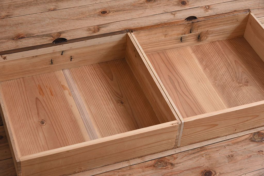 アンティーク家具　鉄脚付き!味のある古い木製の箪笥ローボード(衣装箪笥)