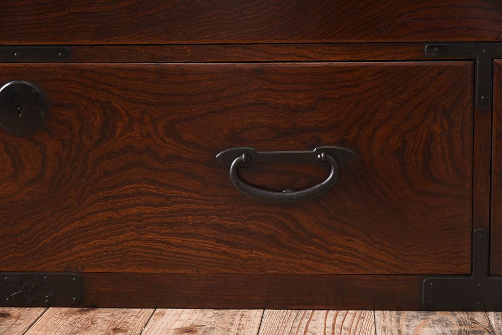 アンティーク家具　古民具・骨董　杢目が美しい前面欅材の仙台箪笥サイドボード