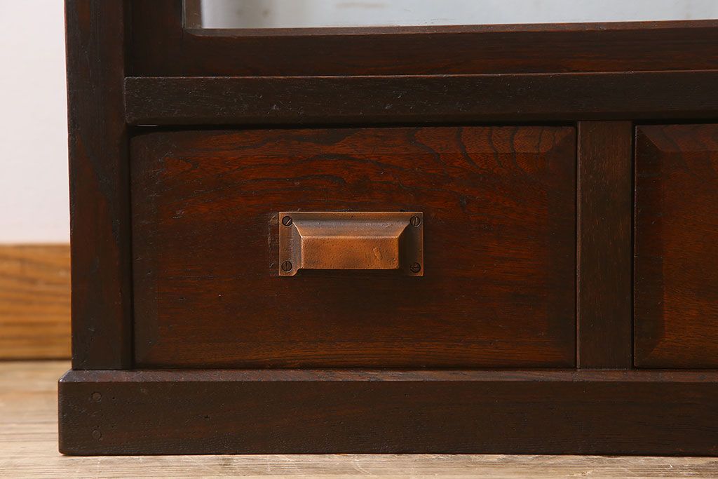 アンティーク家具　栗材製　アンティークの薄型ガラスケース