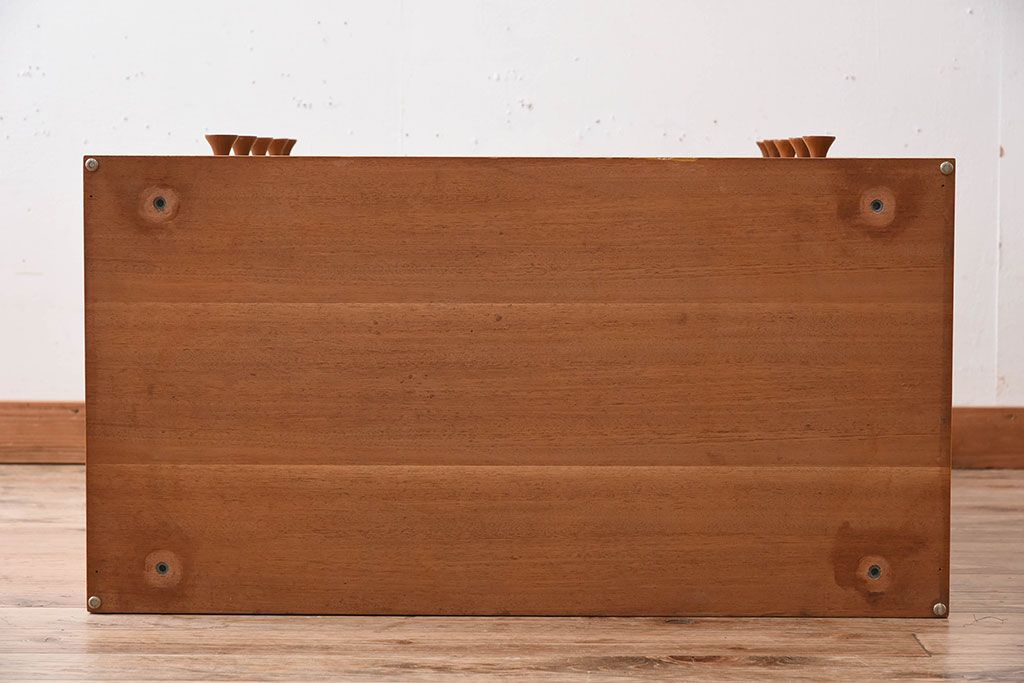 中古　ビンテージ　ベルギー製　脚付きチェスト