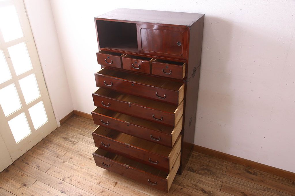 アンティーク家具　和製アンティーク　漆塗り!前面欅材の三段重ね時代箪笥