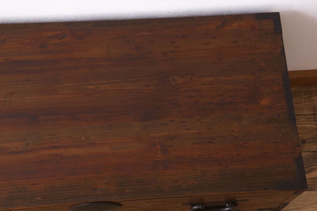 アンティーク家具　和製アンティーク　前面桐材!シンプルな丸金具の時代箪笥ローボード(衣装箪笥)