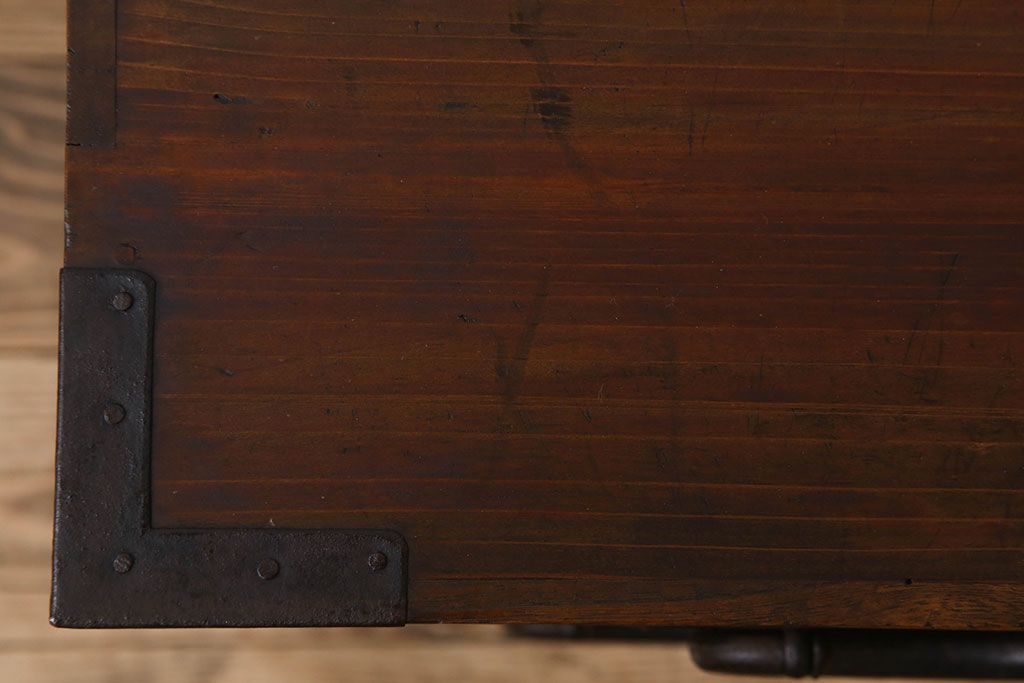 アンティーク家具　和製アンティーク　前面桐材!シンプルな丸金具の時代箪笥ローボード(衣装箪笥)