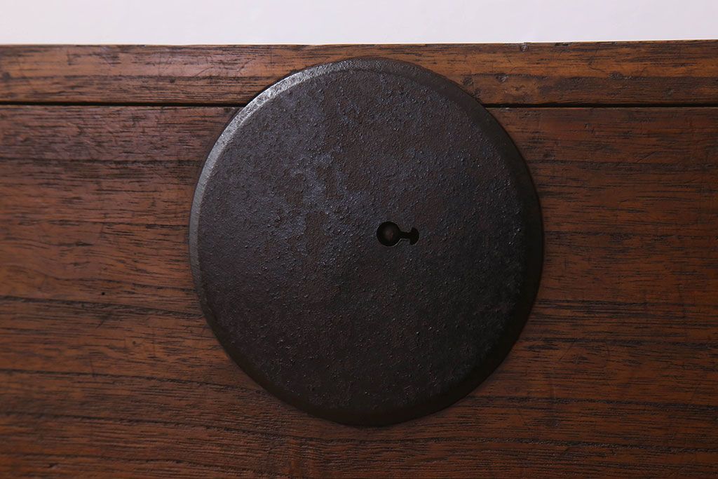 アンティーク家具　和製アンティーク　前面桐材!シンプルな丸金具の時代箪笥ローボード(衣装箪笥)