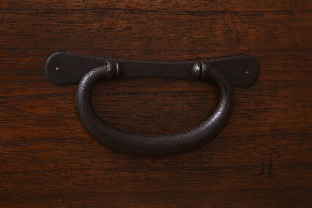 アンティーク家具　和製アンティーク　前面桐材!シンプルな丸金具の時代箪笥ローボード(衣装箪笥)