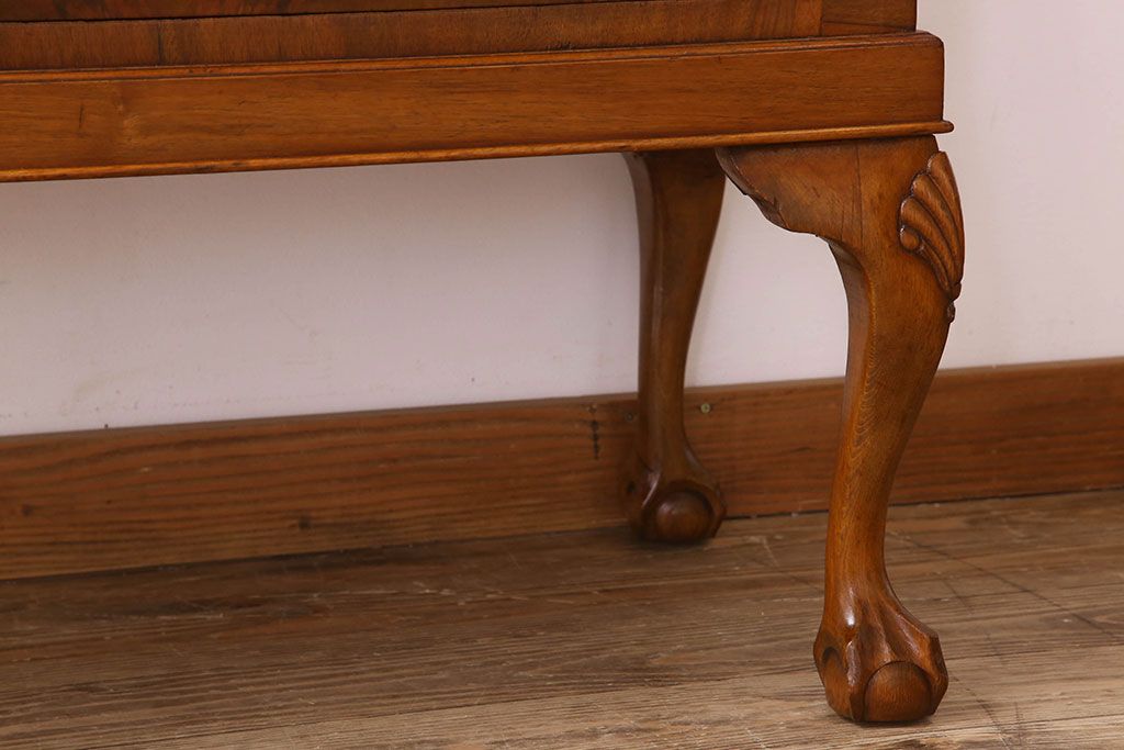 アンティーク家具　ウォールナット材　イギリスアンティーク　猫脚のライティングビューロー