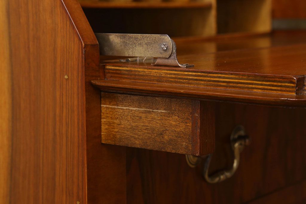 アンティーク家具　ウォールナット材　イギリスアンティーク　猫脚のライティングビューロー