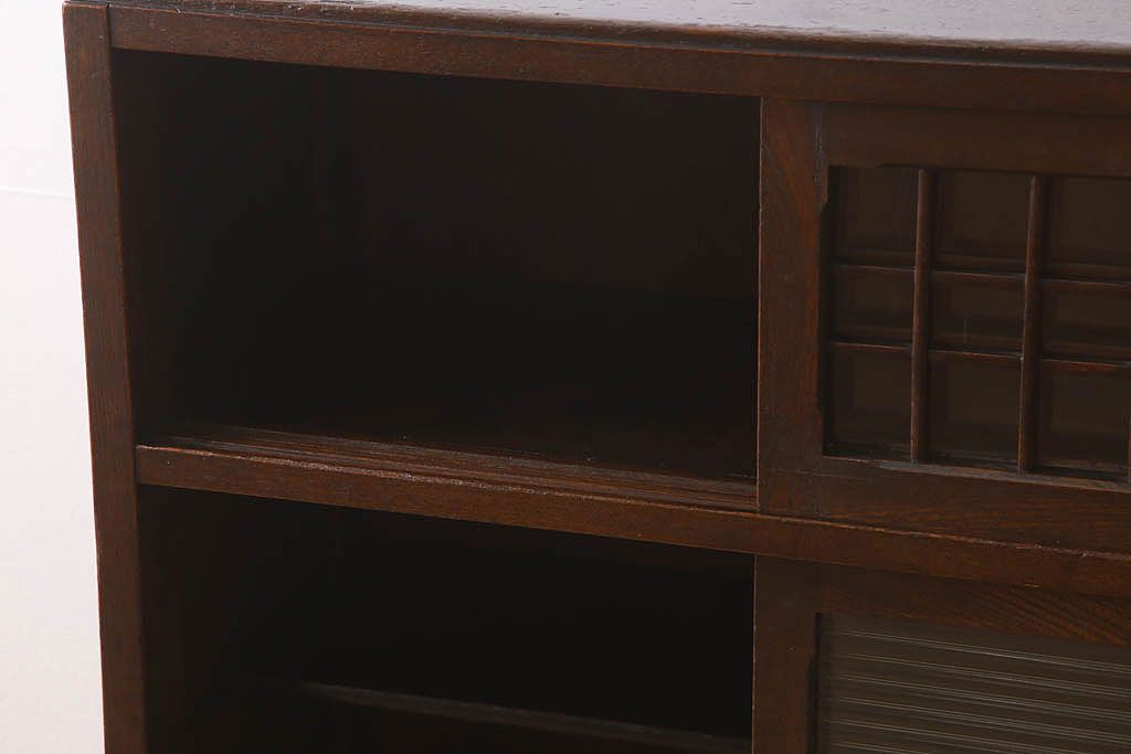 アンティーク家具　モールガラス入り!引き戸がおしゃれな和製アンティークの収納棚(食器棚・カップボード)