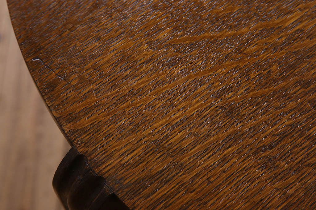 アンティーク雑貨　オーク材製　イギリスアンティークの棚付きサイドテーブル