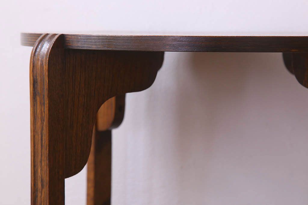アンティーク雑貨　オーク材製　イギリスアンティークの棚付きサイドテーブル