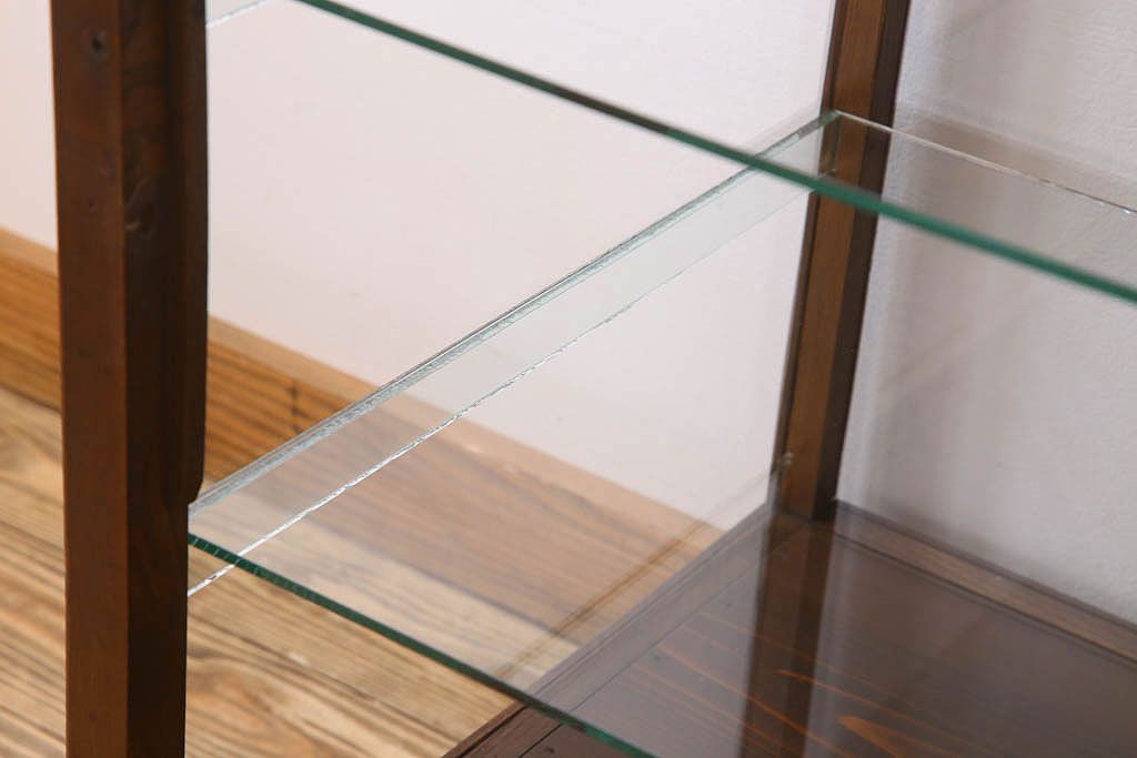 アンティーク家具　脚付き!小ぶりな木製アンティークガラスケース(ショーケース)