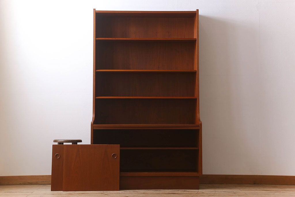 北欧家具　チーク材製のビンテージシェルフ(キャビネット)