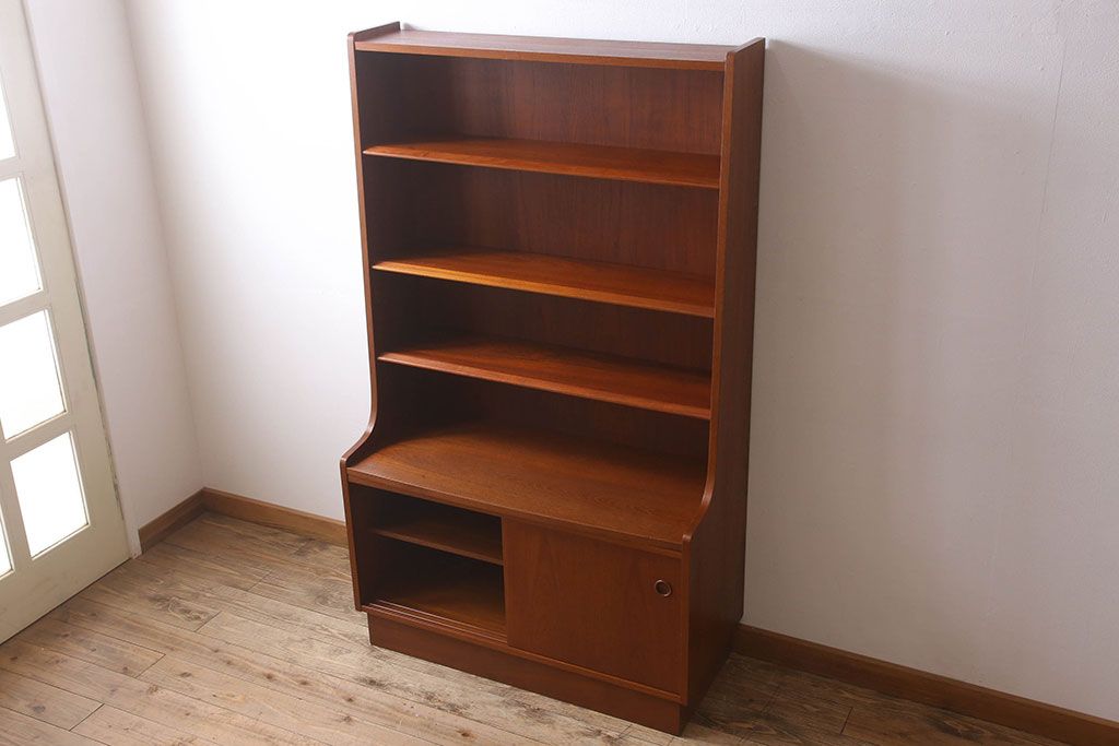 北欧家具　チーク材製のビンテージシェルフ(キャビネット)