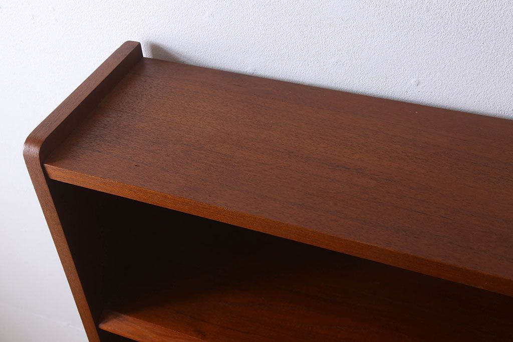 北欧家具　チーク材製のビンテージシェルフ(キャビネット)