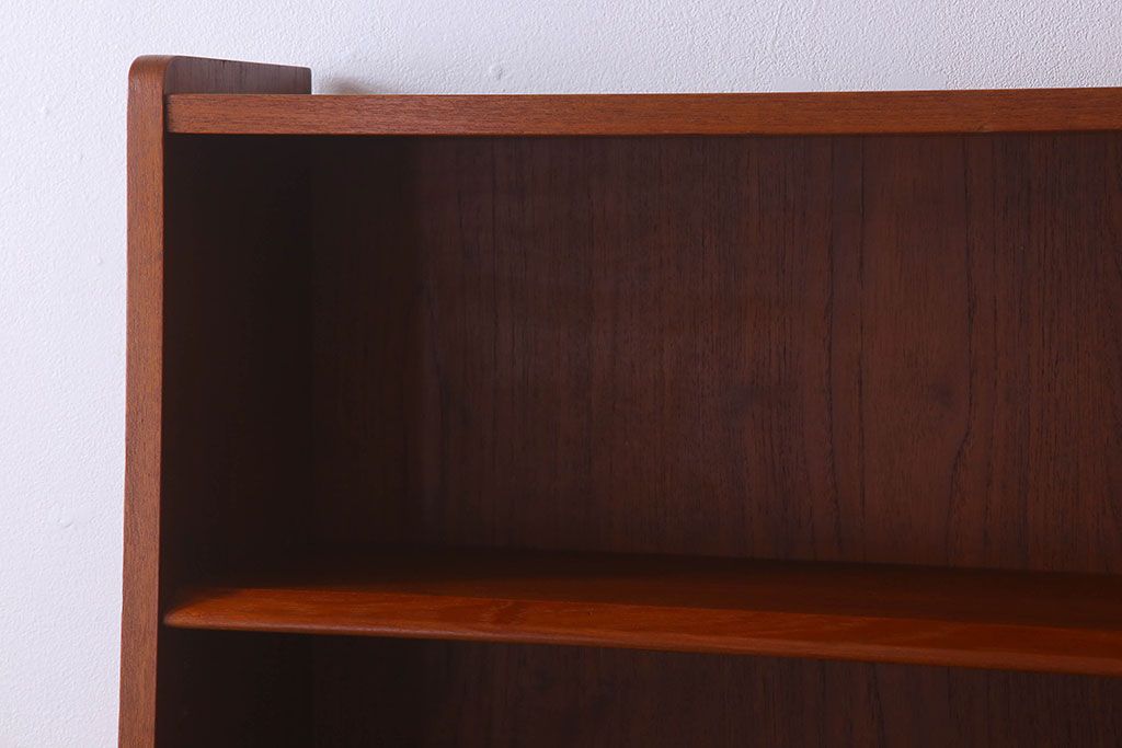 北欧家具　チーク材製のビンテージシェルフ(キャビネット)
