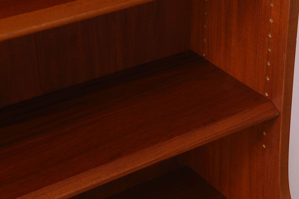 北欧家具　チーク材製のビンテージシェルフ(キャビネット)