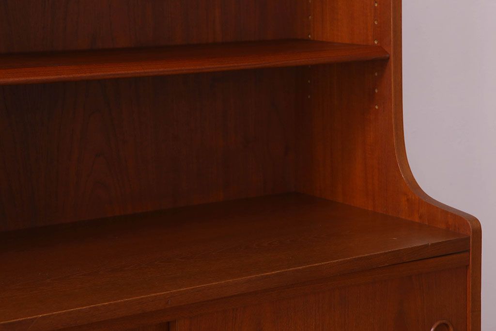 北欧家具　チーク材製のビンテージシェルフ(キャビネット)