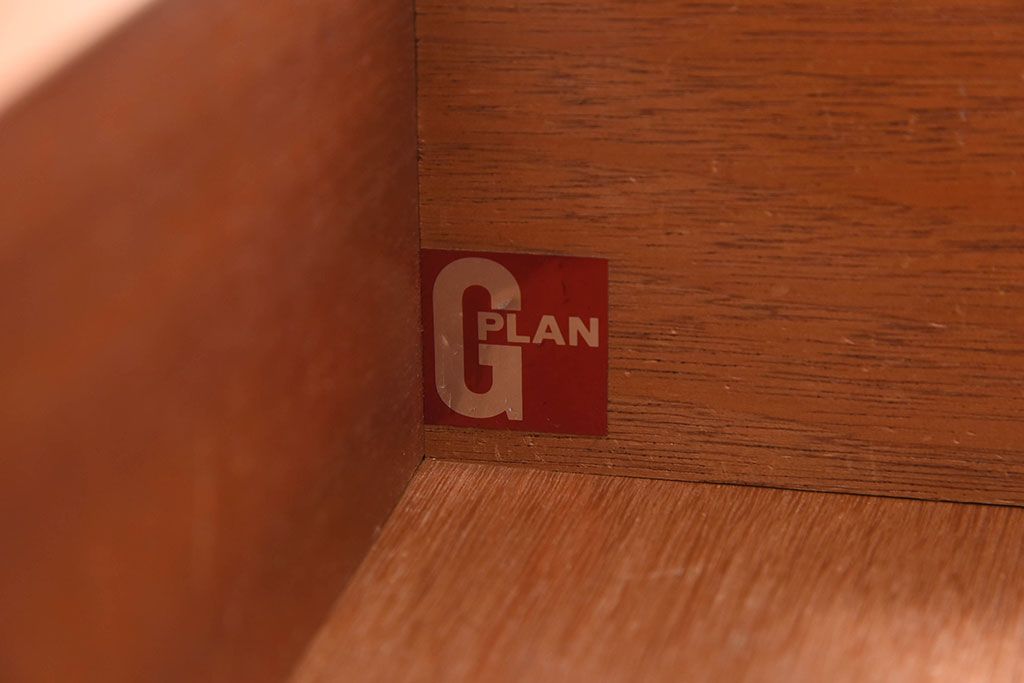 ヴィンテージ家具　G-PLAN(ジープラン)　北欧ビンテージ　チーク材　サイドキャビネット(2)