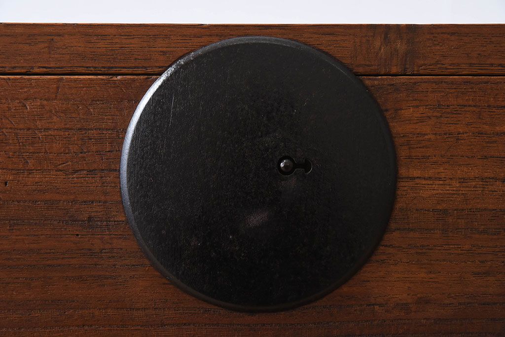 アンティーク家具　総桐材　和製アンティーク　鉄脚付き!シンプルな古い木の時代箪笥ローボード(1)