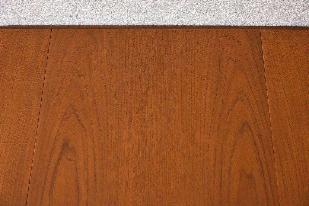 ヴィンテージ家具　北欧ビンテージ　ウォールナット材製　シンプルなエクステンションテーブル(1)