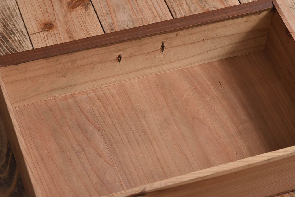 アンティーク家具　明治大正期　古い檜材の小ぶりでシンプルなアンティーク収納棚