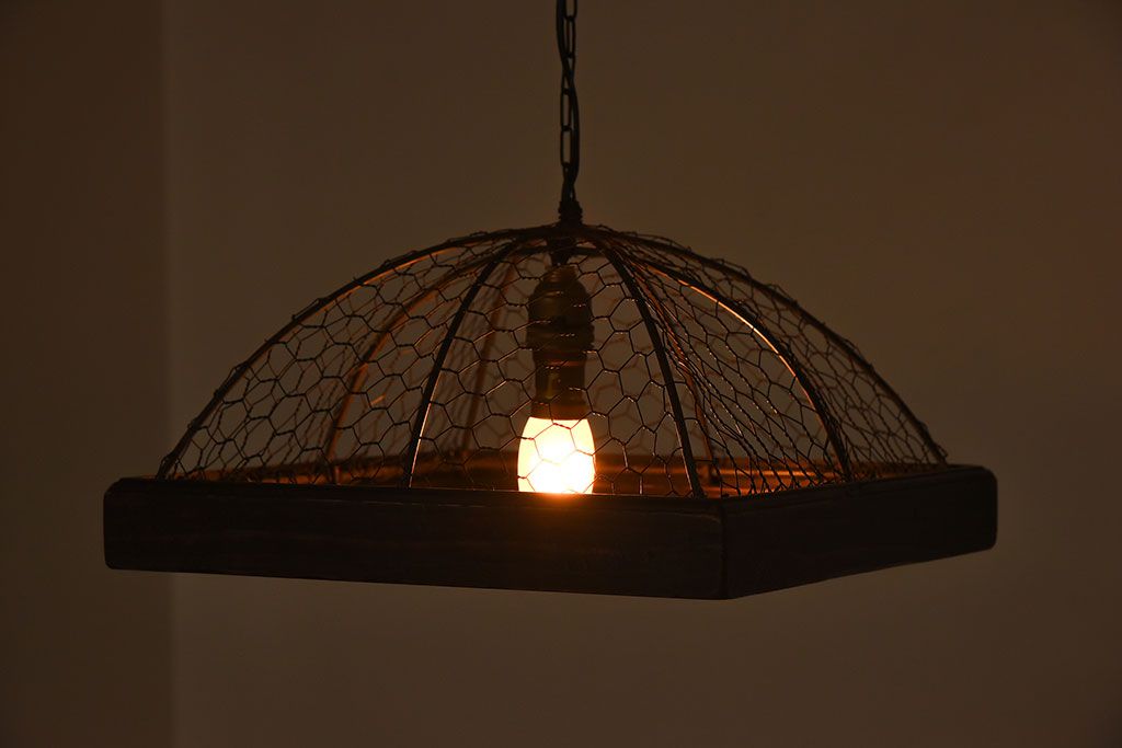 古い金網シェードのアンティーク天井照明