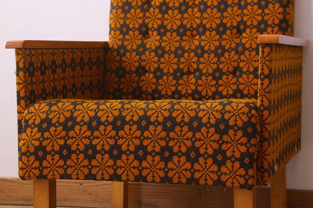 レトロ家具　オランダビンテージ　ブナ材　レトロな花柄のかわいい1人掛けソファ(1)