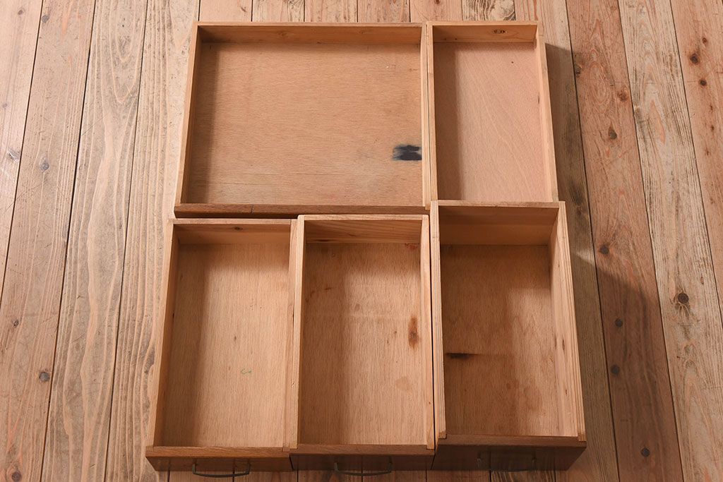 レトロ家具　ラワン材製　シンプル　昭和レトロな古い木の片袖机(2)