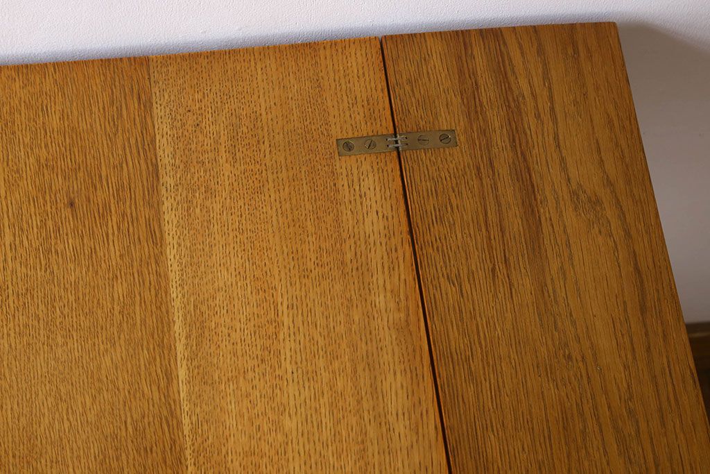 ヴィンテージ家具　キャスター付き　オーク材　イギリスビンテージのバタフライサイドテーブル