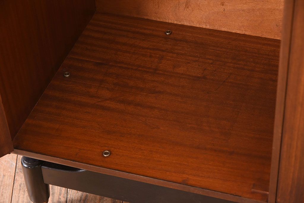 ヴィンテージ家具　G-PLAN　北欧ビンテージ　BBシリーズ　ハンガー掛け付きキャビネット(ワードローブ)