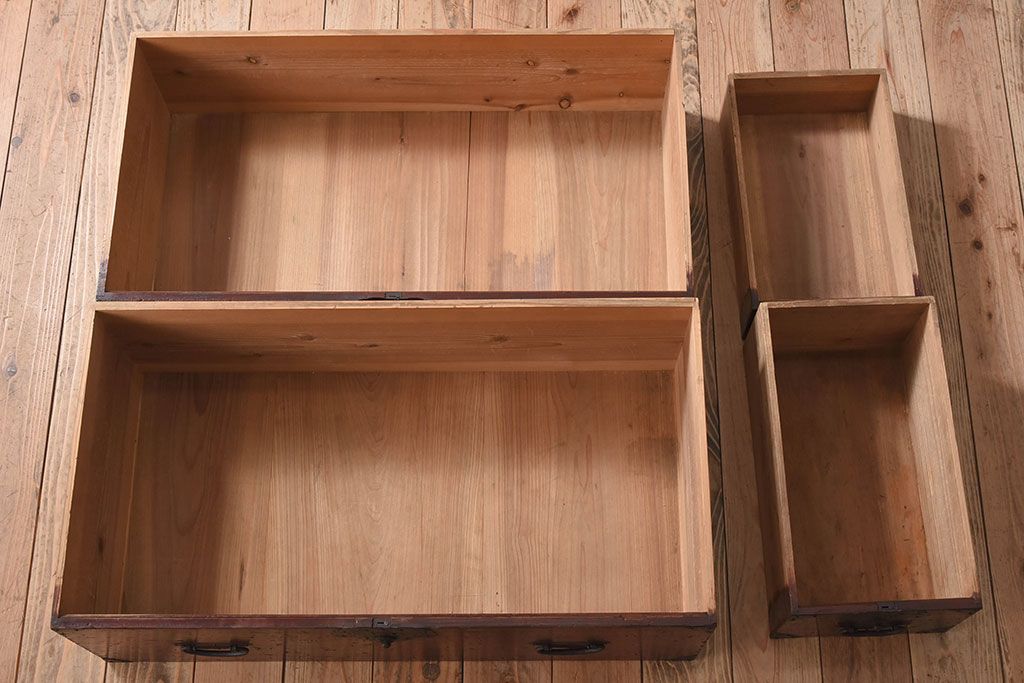 アンティーク家具　明治期の衣装箪笥　和製アンティーク　一本物　杉材製