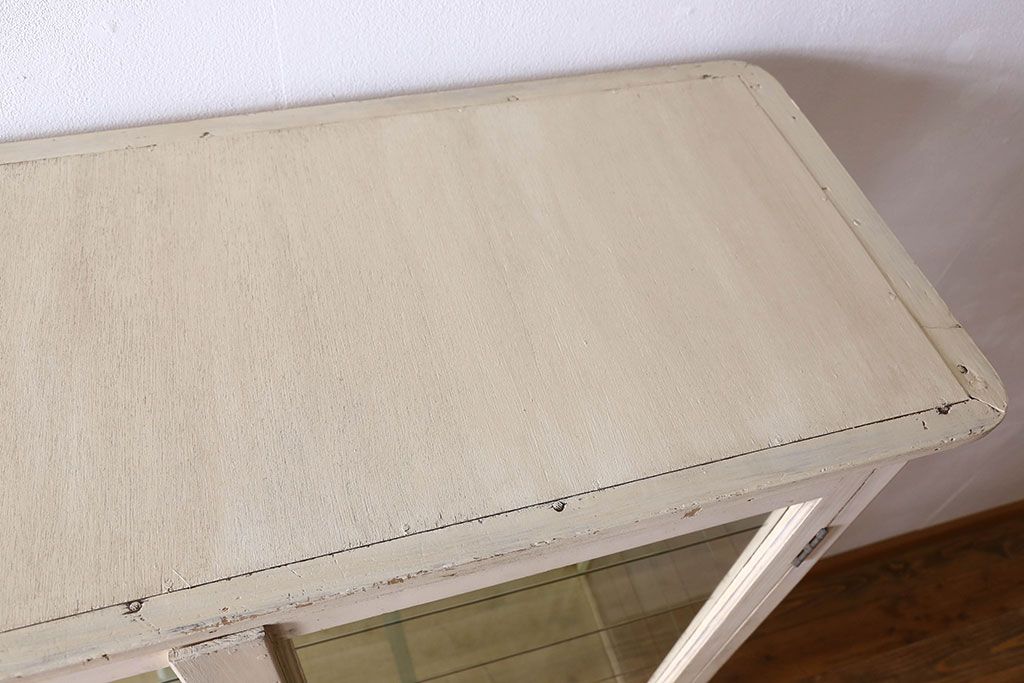 アンティーク家具　アンティーク　シャビーなケビントガラスケース(収納棚、キャビネット)