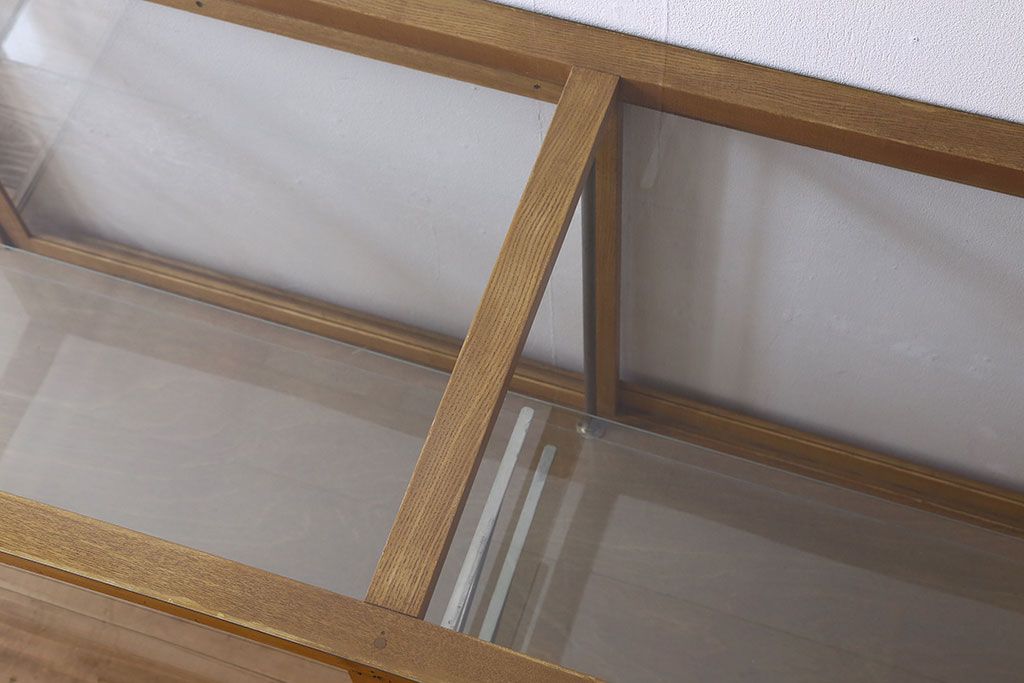 レトロ家具　昭和レトロ　古いナラ材製のシンプルなガラスケース(ショーケース)