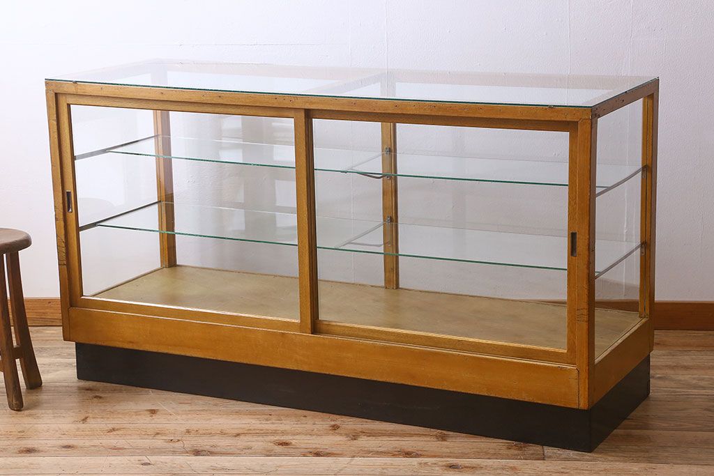 レトロ家具　昭和レトロ　古いナラ材製のシンプルなガラスケース(ショーケース)