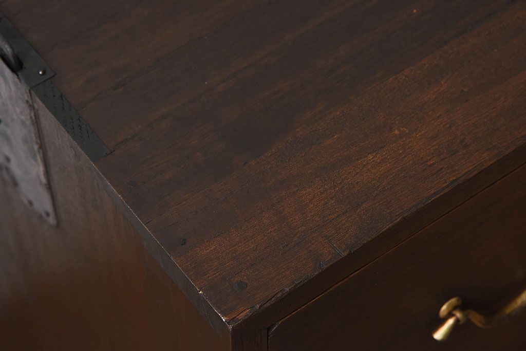 アンティーク家具　鉄脚付き!味のある古い桐材製の箪笥ローボード(衣装箪笥)