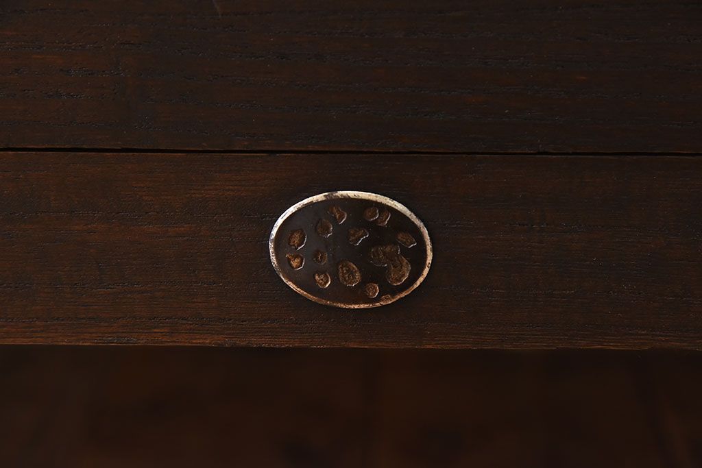 アンティーク家具　鉄脚付き!味のある古い桐材製の箪笥ローボード(衣装箪笥)