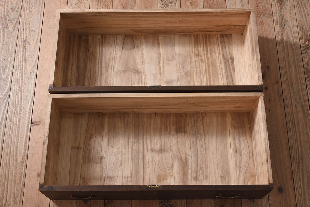 アンティーク家具　味のある古い桐材製の箪笥ローボード(衣装箪笥)